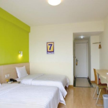 7 Days Inn Guangzhou Tianhe Yantang Metro Branch Zewnętrze zdjęcie